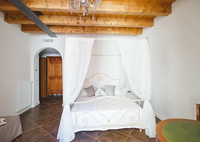 Alessia's Place 4*