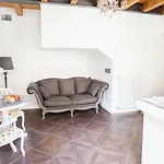 Πανσιόν Alessia's Place 4*