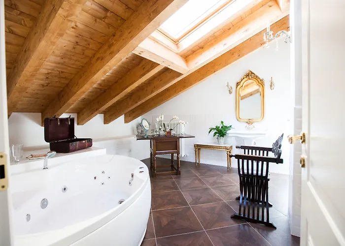 Πανσιόν Alessia's Place 4*